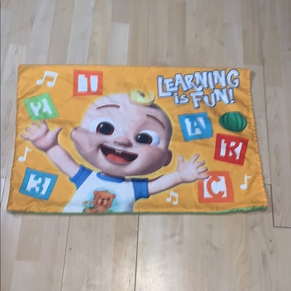 CoComelon reversible toddler 4 piece bed set - Picture 4 of 7